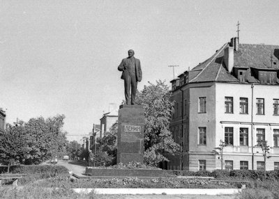 Памятник В. И. Ленину. 1960-е гг.