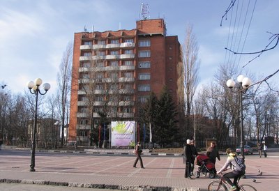 Санаторный корпус и площадь по ул. Ленина