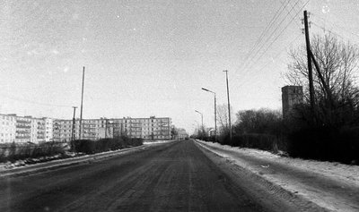 Советская застройка. Справа - башня кирхи. 1990 г.