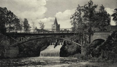 Вид на мост и дамбу городского мельничного пруда. 1920-е гг.