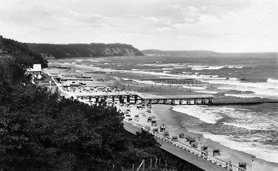 Общий вид пляжа и променада Раушена. 1930-е гг.